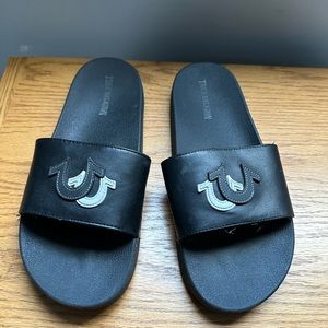 True Religion Slides - Size 11